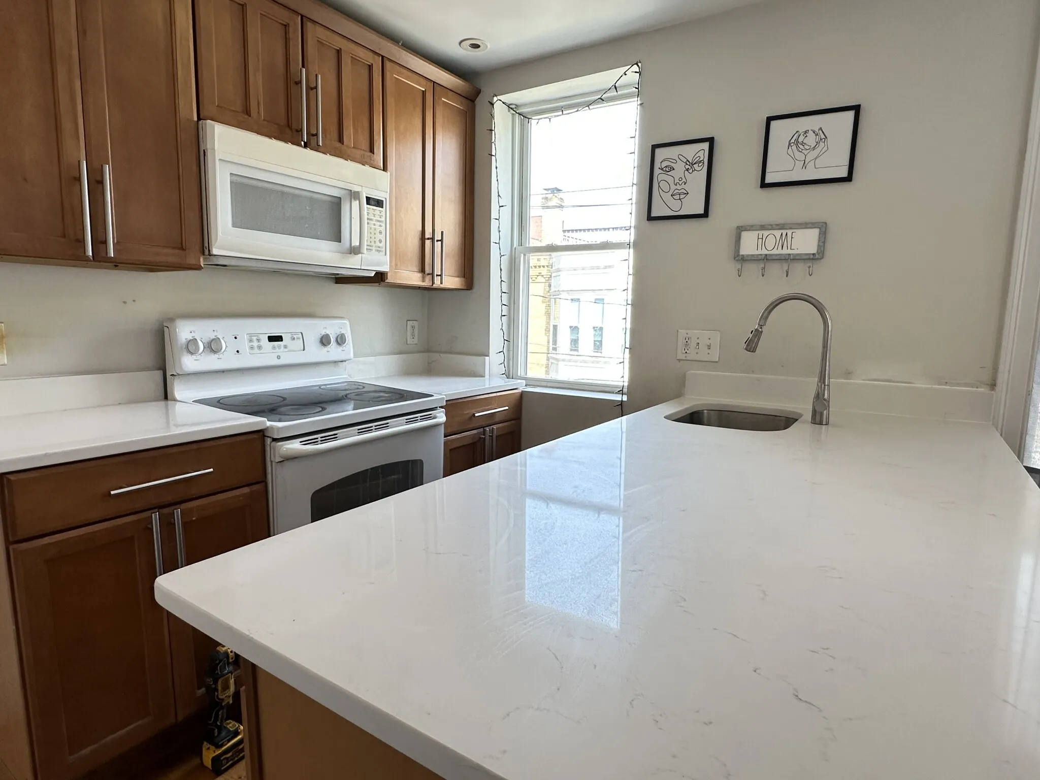 4 bed, 1 bath apartment for rent at 836 Huntington Ave Unit 3, Mission Hill — photo 2 of 23