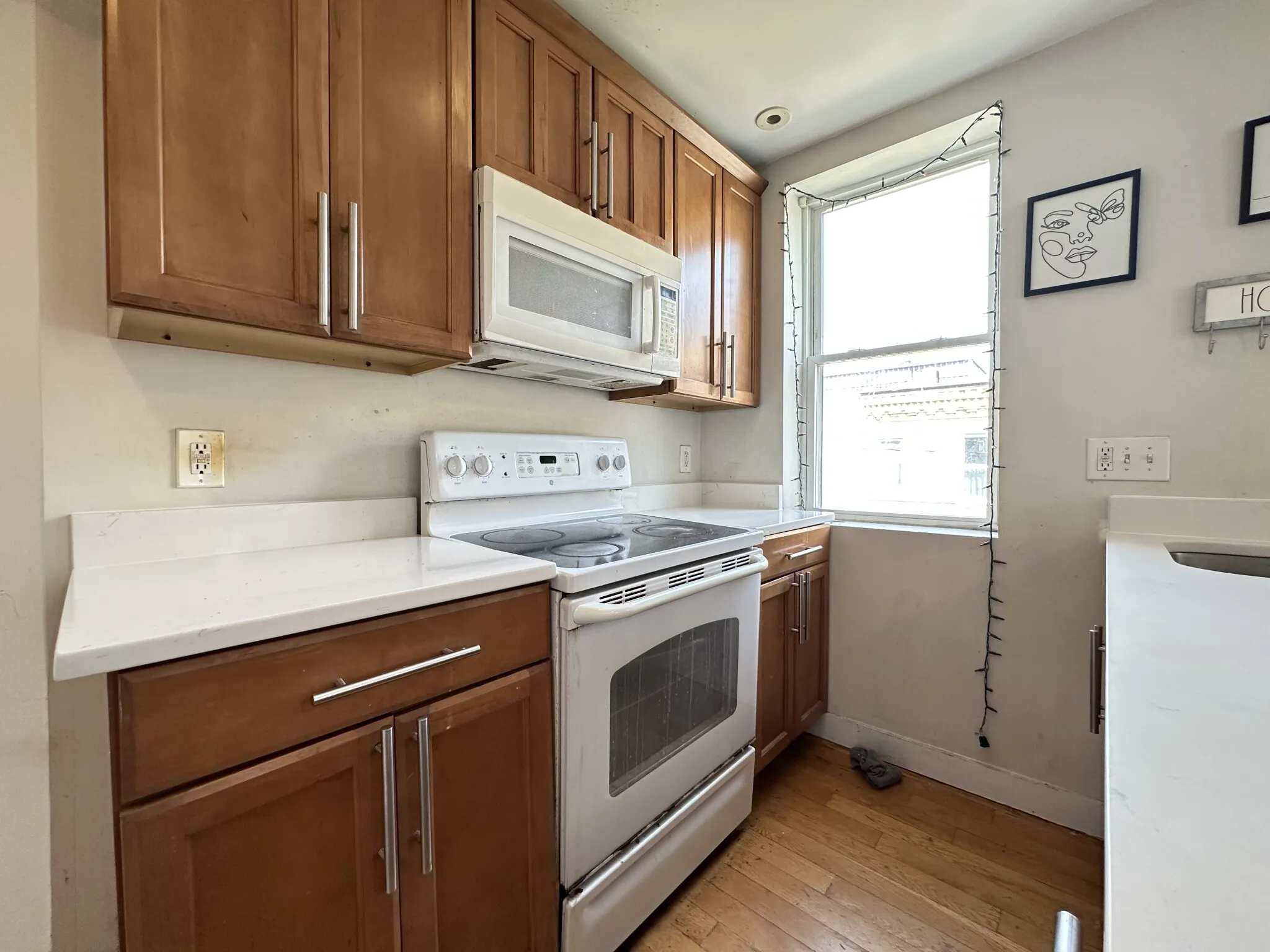 4 bed, 1 bath apartment for rent at 836 Huntington Ave Unit 3, Mission Hill — photo 3 of 23