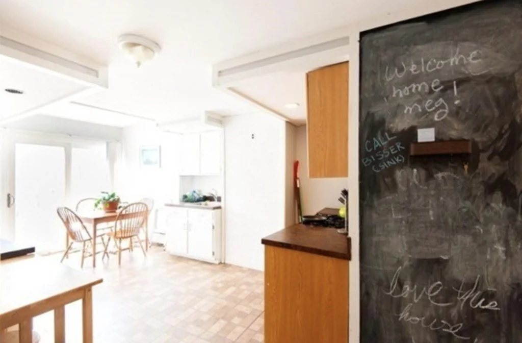 4 bed, 1 bath apartment for rent at 837.5 E 2nd St Unit 1, South Boston — photo 2 of 14