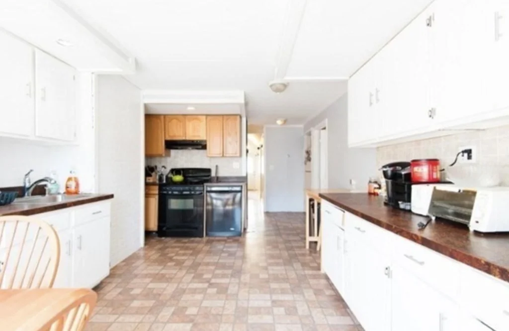 4 bed, 1 bath apartment for rent at 837.5 E 2nd St Unit 1, South Boston — photo 1 of 14