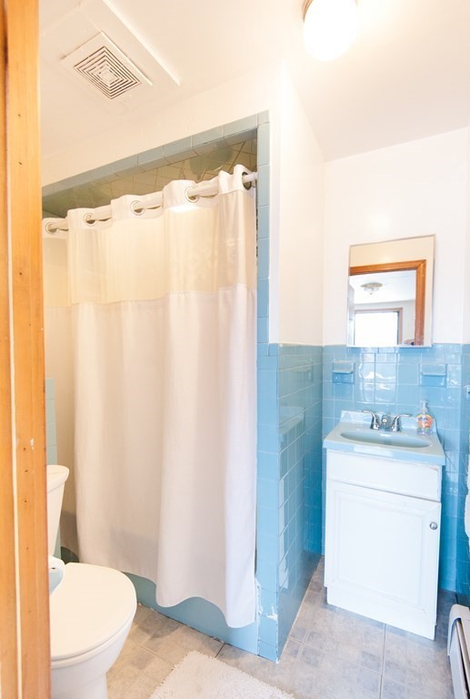 2 bed, 1 bath apartment for rent at 837.5 E 2nd St Unit 3, South Boston — photo 9 of 12