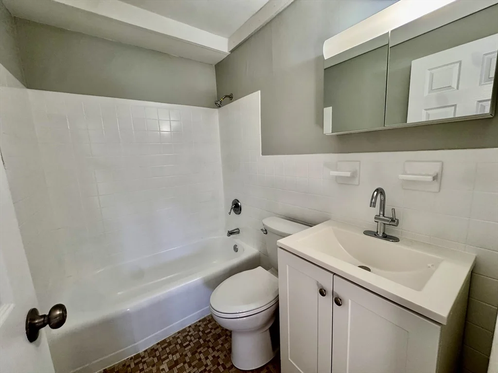 1 bed, 1 bath apartment for rent at 837 River St Unit 1, Hyde Park — photo 7 of 10