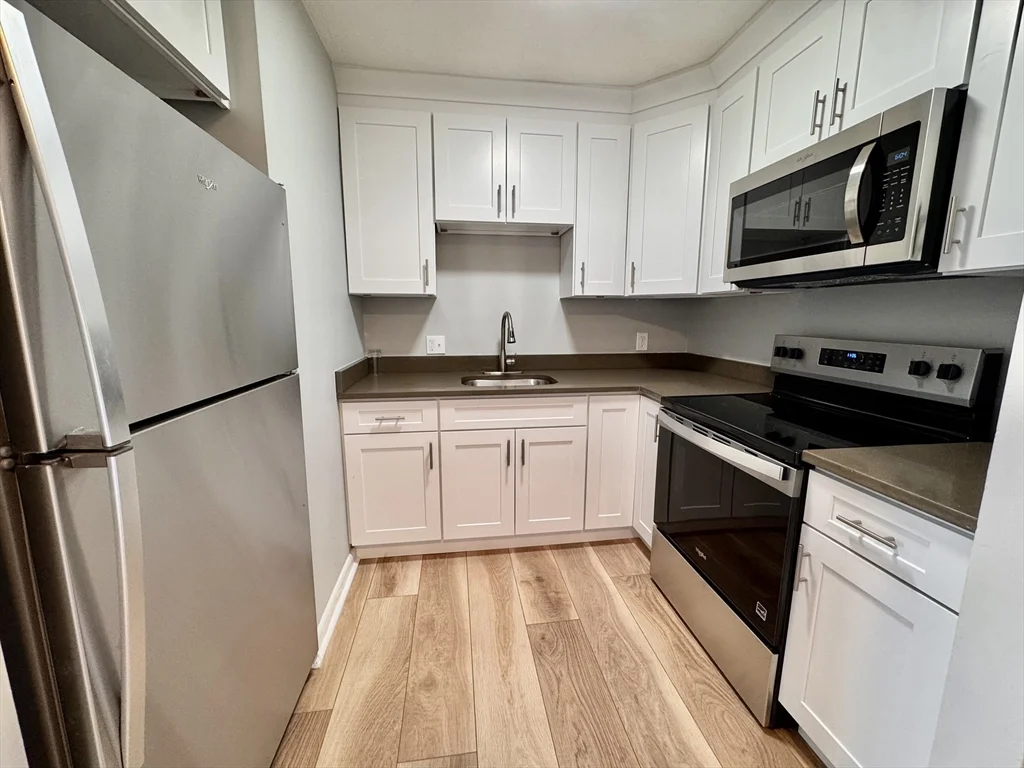 2 bed, 1 bath apartment for rent at 837 River St Unit 12, Hyde Park — photo 3 of 11