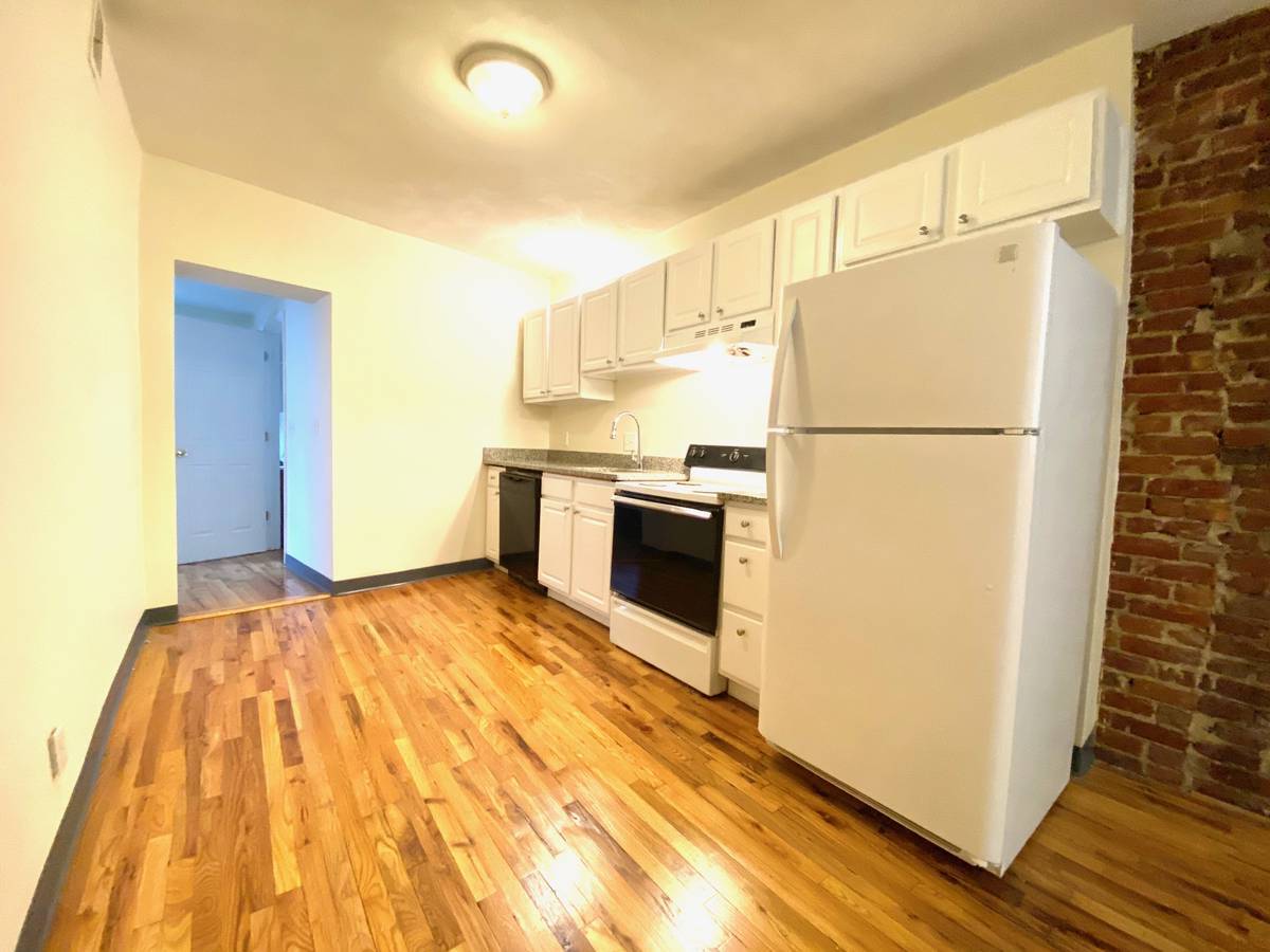 3 bed, 1 bath apartment for rent at 838 Huntington Ave Unit 2, Mission Hill — photo 2 of 7