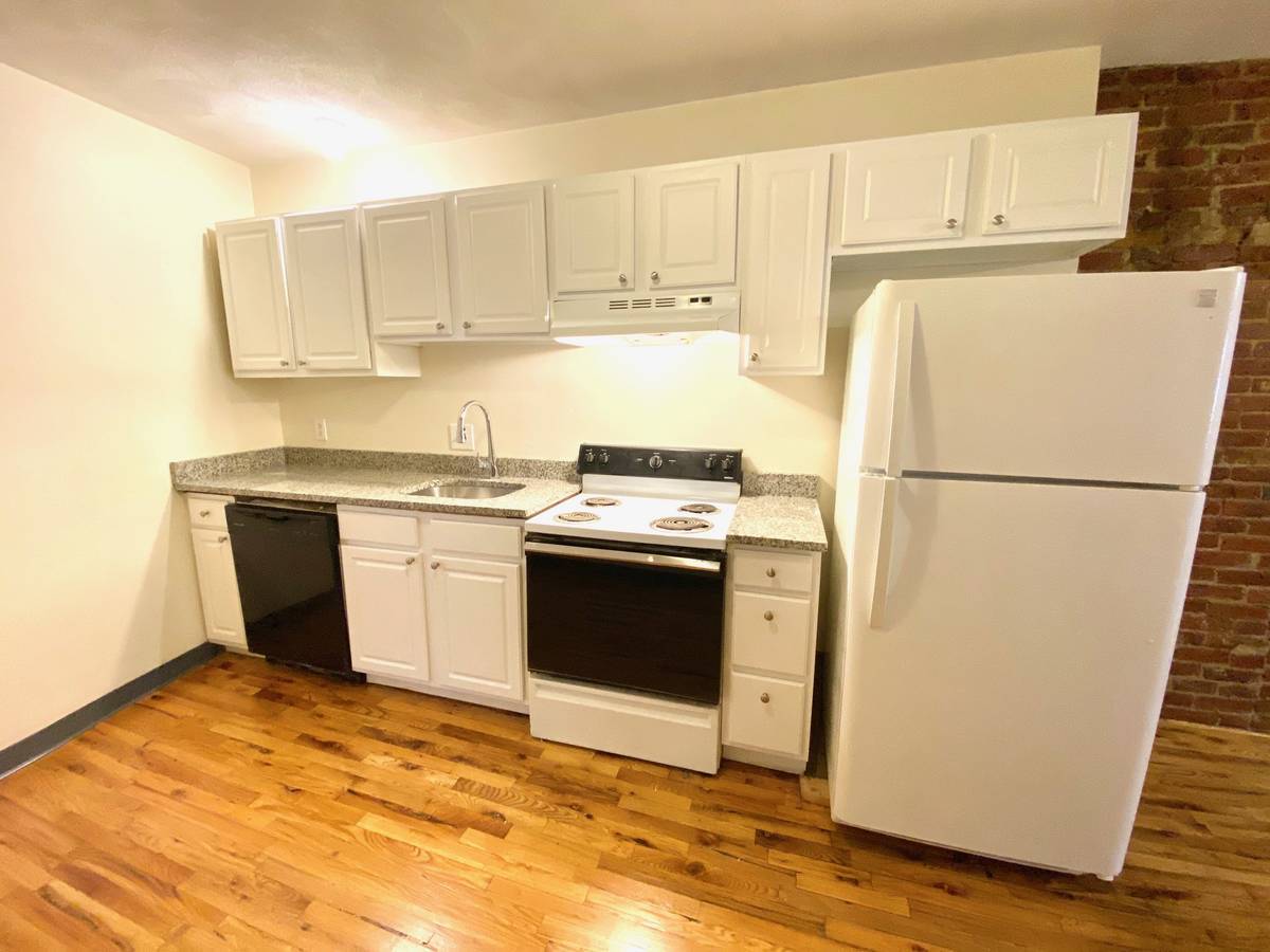 3 bed, 1 bath apartment for rent at 838 Huntington Ave Unit 2, Mission Hill