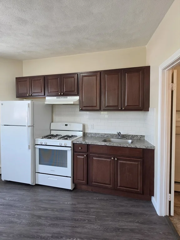 1 bed, 1 bath apartment for rent at 838 Western Ave Unit 2L, Lynn — photo 4 of 7