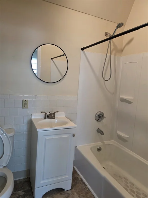 1 bed, 1 bath apartment for rent at 838 Western Ave Unit 2L, Lynn — photo 3 of 7