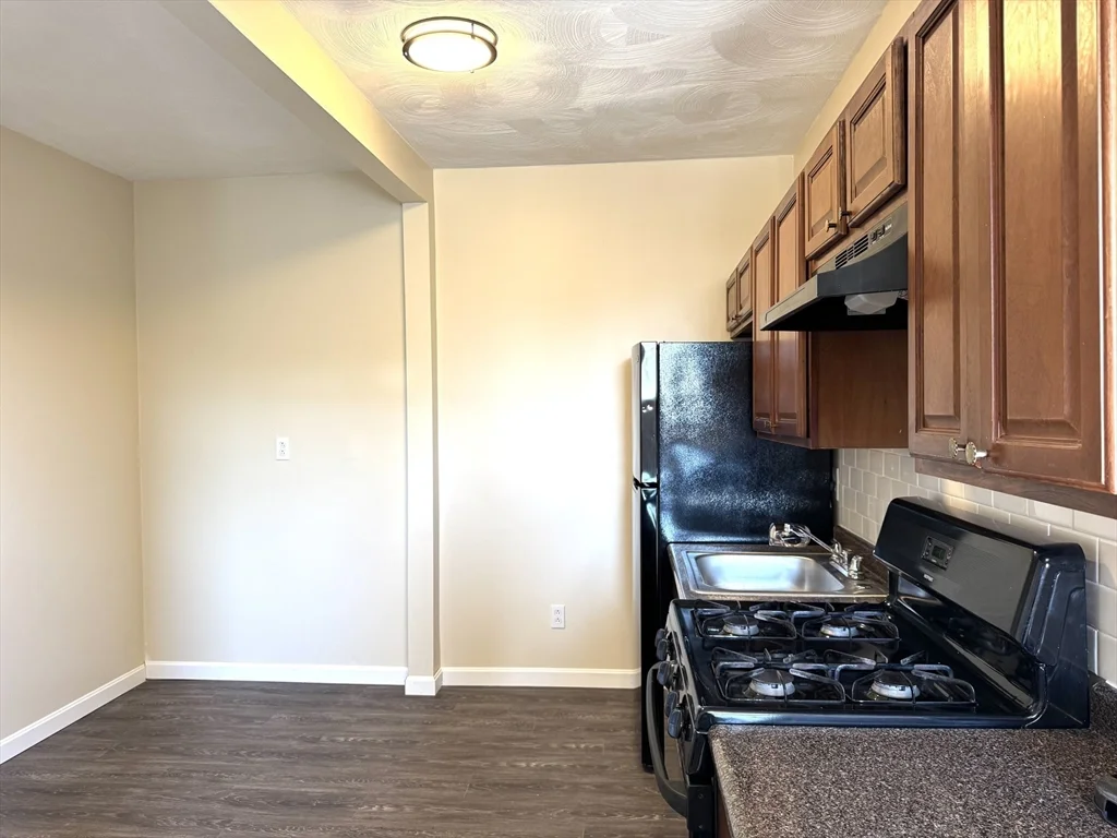 1 bed, 1 bath apartment for rent at 838 Western Ave Unit 2R, Lynn — photo 2 of 9