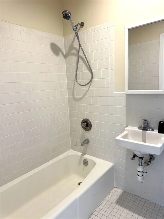 1 bed, 1 bath apartment for rent at 838 Western Ave Unit 2R, Lynn — photo 6 of 9