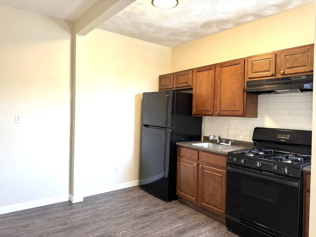1 bed, 1 bath apartment for rent at 838 Western Ave Unit 2R, Lynn — photo 1 of 9