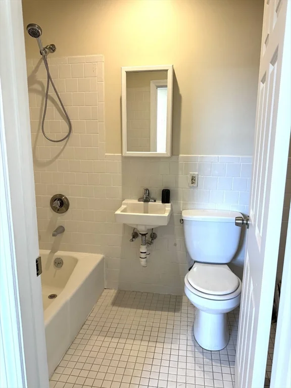 1 bed, 1 bath apartment for rent at 838 Western Ave Unit 2R, Lynn — photo 7 of 9