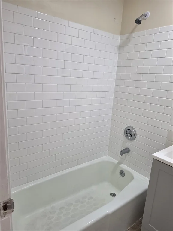 1 bed, 1 bath apartment for rent at 838 Western Ave Unit 4, Lynn — photo 4 of 6