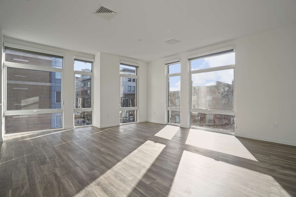 1 bed, 1 bath apartment for rent at 839 Beacon St Unit 206, Fenway — photo 2 of 10