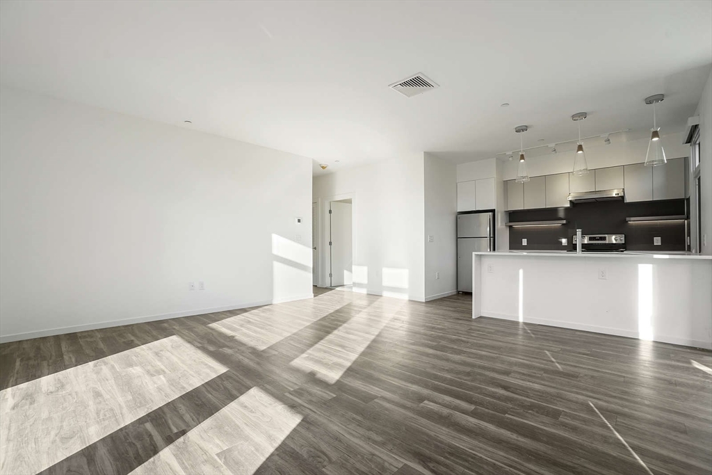 1 bed, 1 bath apartment for rent at 839 Beacon St Unit 206, Fenway — photo 3 of 10