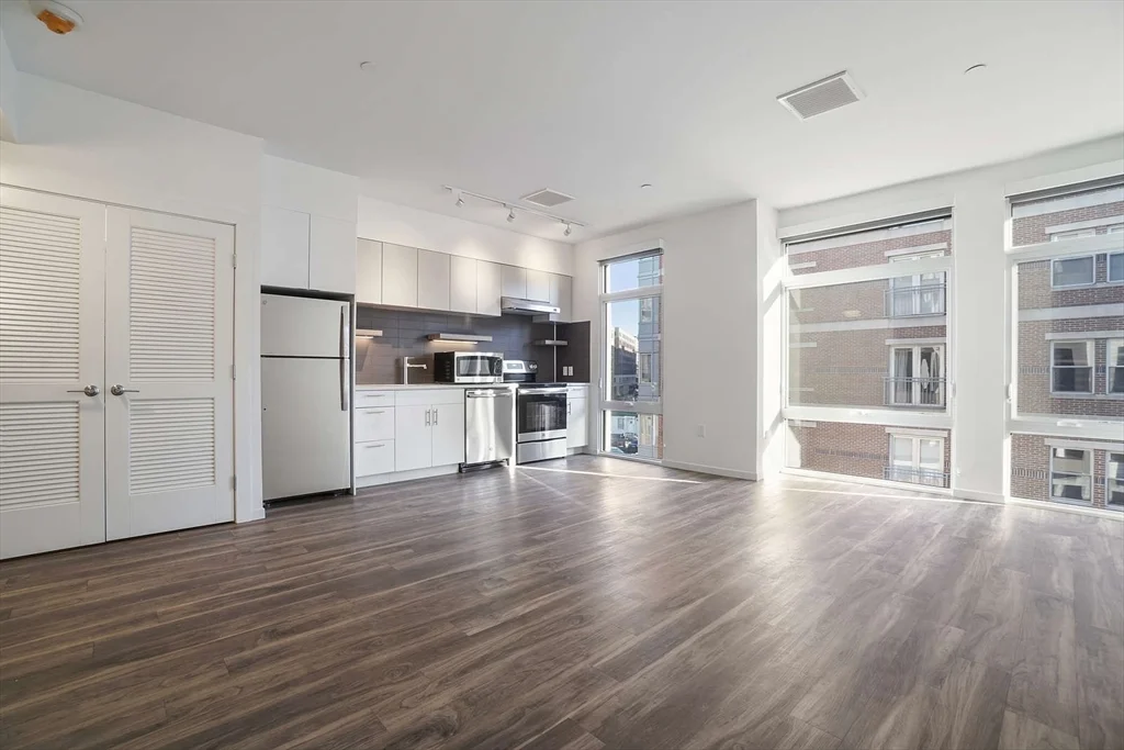 Studio bed, 1 bath apartment for rent at 839 Beacon St Unit 208, Fenway — photo 2 of 7