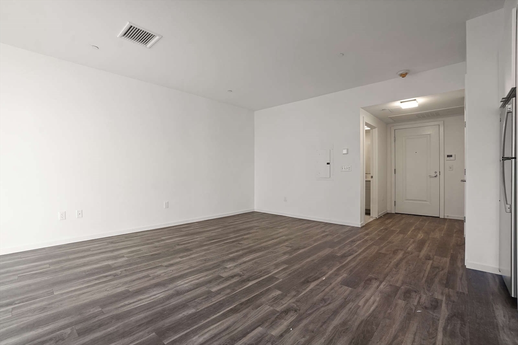 Studio bed, 1 bath apartment for rent at 839 Beacon St Unit 307, Fenway — photo 3 of 15