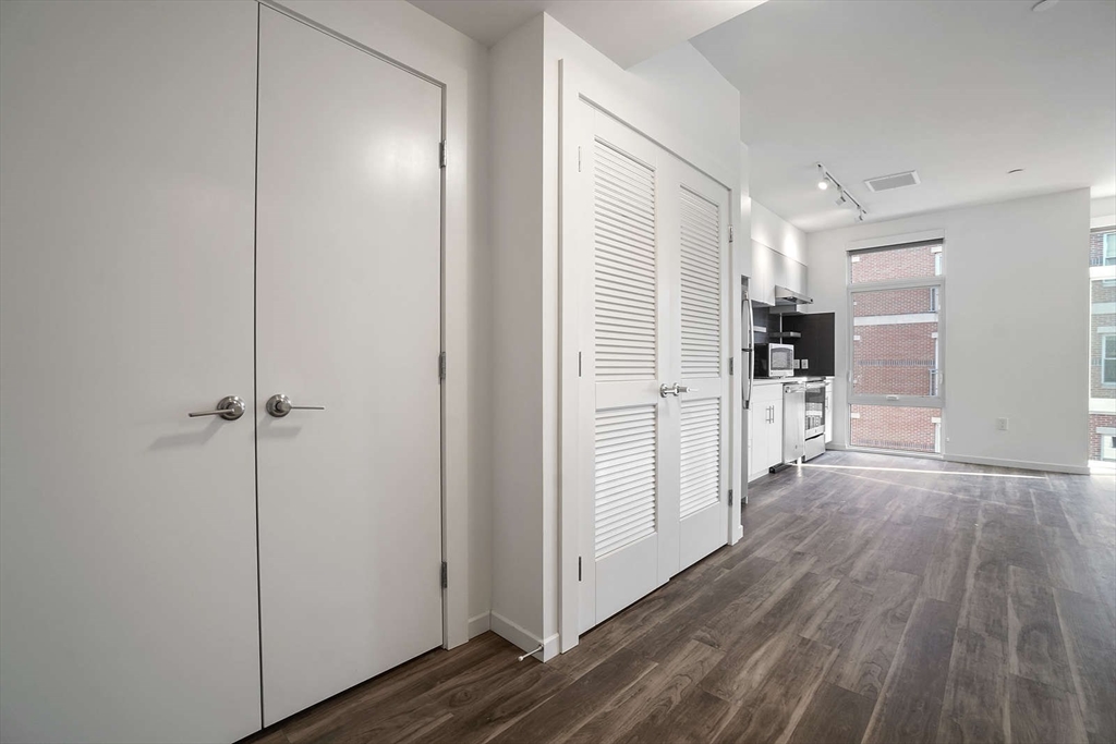 Studio bed, 1 bath apartment for rent at 839 Beacon St Unit 308, Fenway — photo 3 of 14