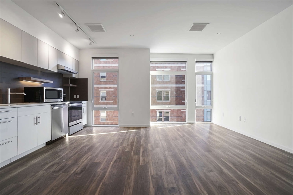 Studio bed, 1 bath apartment for rent at 839 Beacon St Unit 308, Fenway — photo 4 of 14