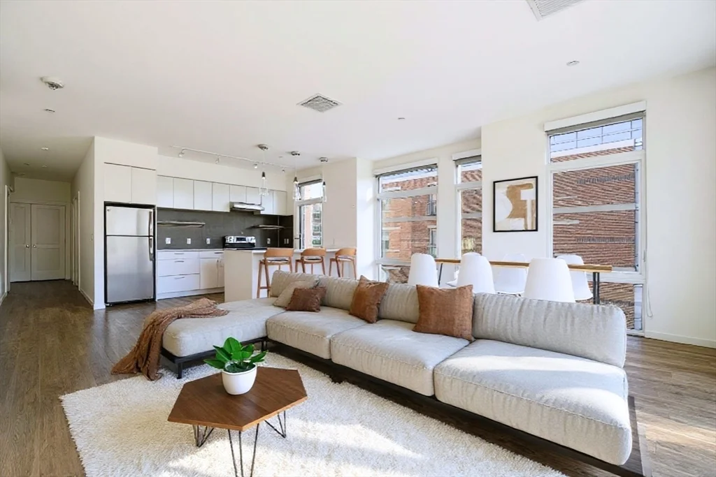 3 bed, 2 bath apartment for rent at 839 Beacon St Unit 406, Fenway