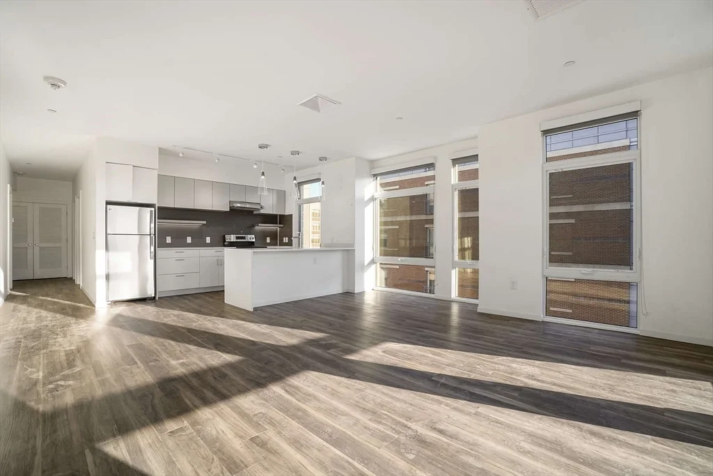 3 bed, 2 bath apartment for rent at 839 Beacon St Unit 406, Fenway — photo 2 of 29