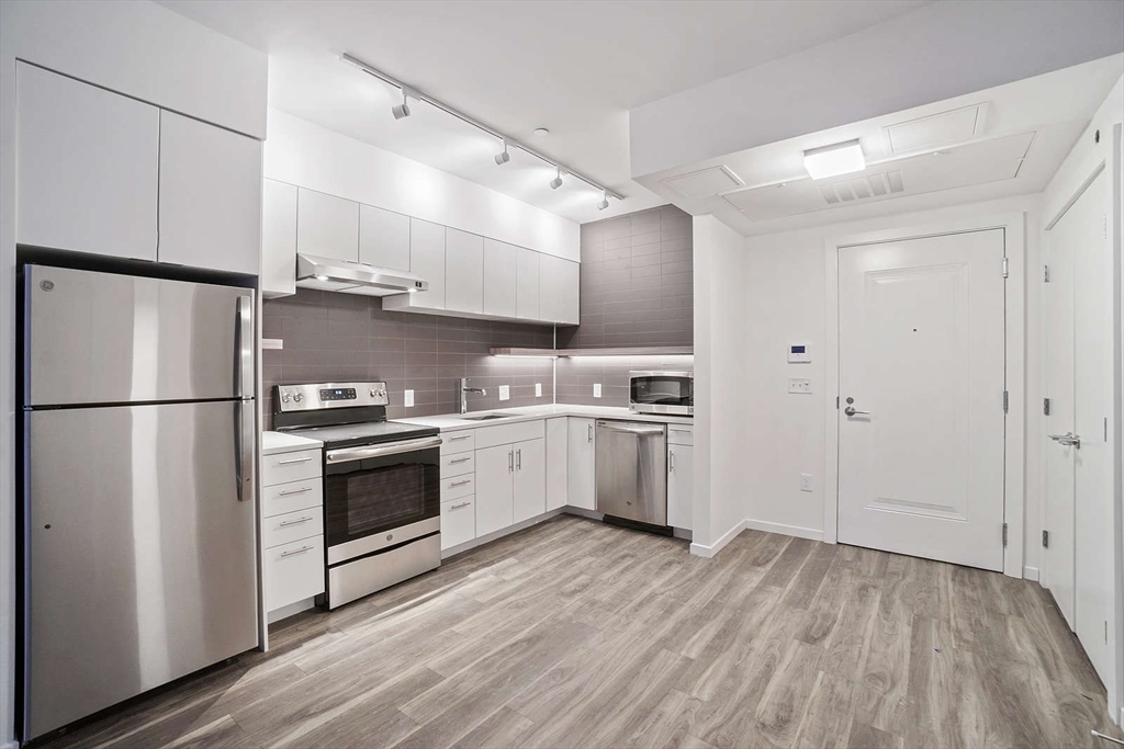 1 bed, 1 bath apartment for rent at 839 Beacon St Unit 411, Fenway — photo 1 of 14