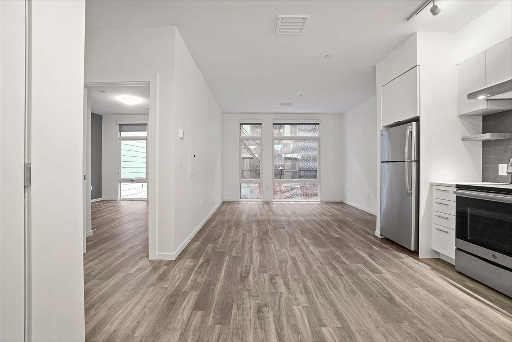 1 bed, 1 bath apartment for rent at 839 Beacon St Unit 411, Fenway — photo 3 of 14