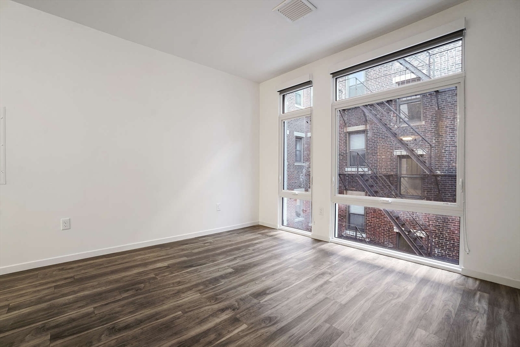 1 bed, 1 bath apartment for rent at 839 Beacon St Unit 411, Fenway — photo 5 of 14