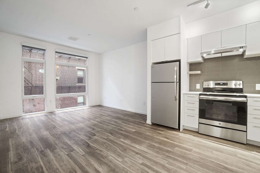 1 bed, 1 bath apartment for rent at 839 Beacon St Unit 411, Fenway — photo 2 of 14