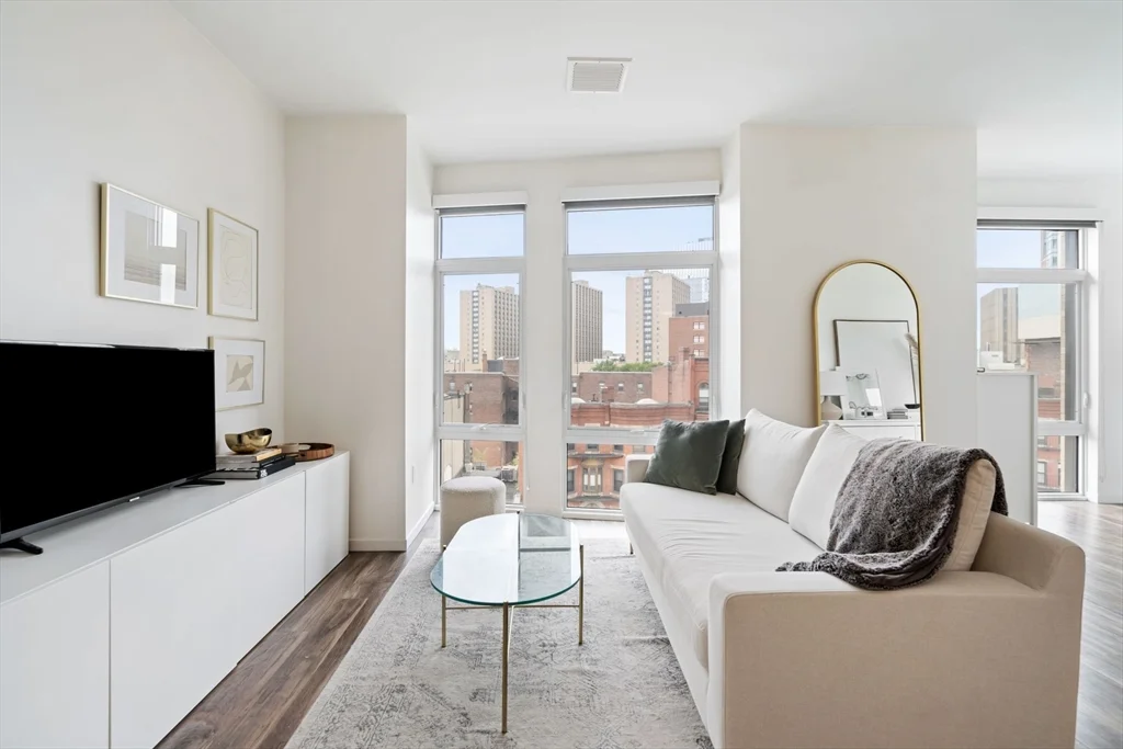 Studio bed, 1 bath apartment for rent at 839 Beacon St Unit 501, Fenway — photo 2 of 23