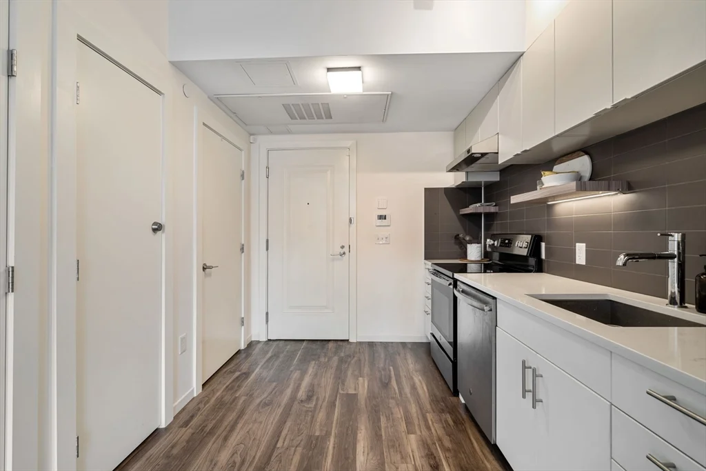 Studio bed, 1 bath apartment for rent at 839 Beacon St Unit 501, Fenway — photo 6 of 23