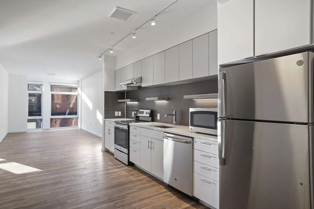 1 bed, 1 bath apartment for rent at 839 Beacon St Unit 504, Fenway — photo 4 of 10