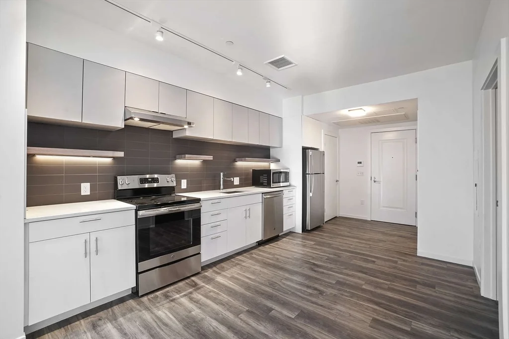1 bed, 1 bath apartment for rent at 839 Beacon St Unit 504, Fenway — photo 3 of 10
