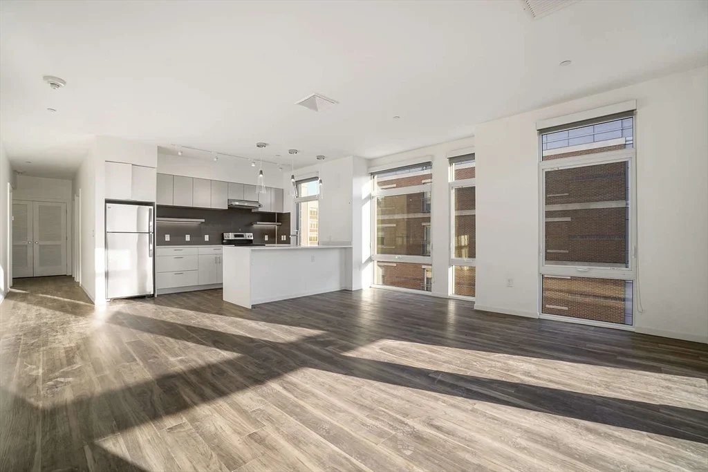 3 bed, 2 bath apartment for rent at 839 Beacon St Unit 506, Fenway — photo 3 of 17