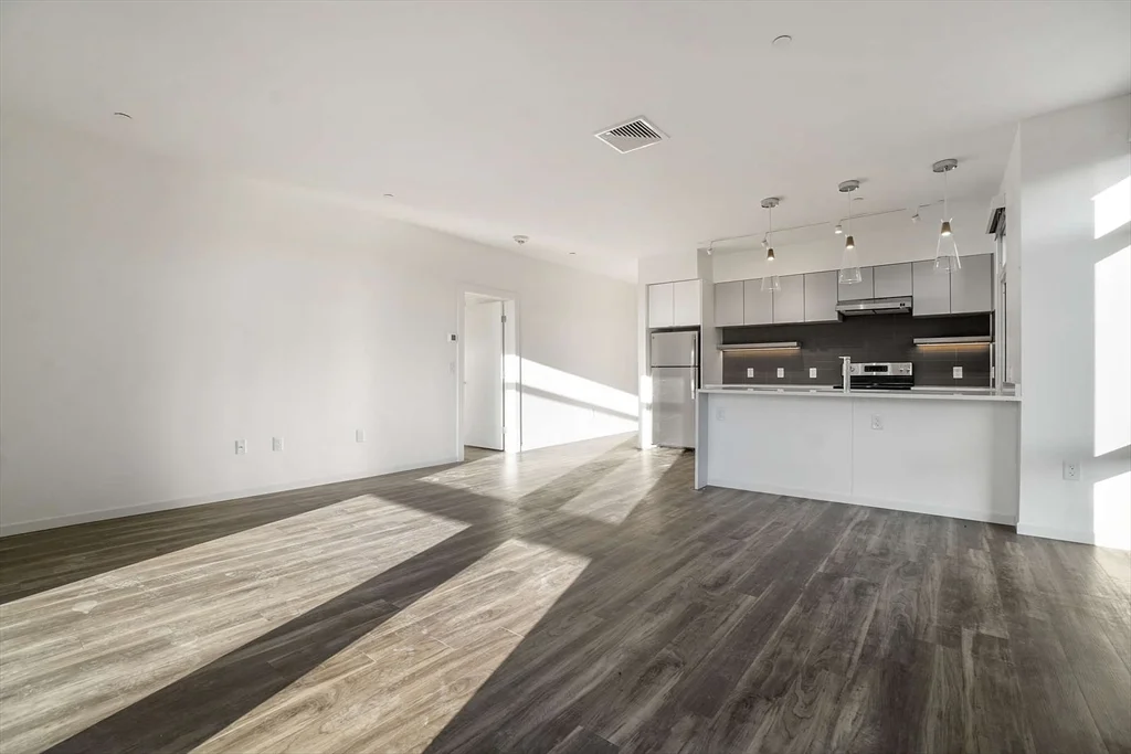 3 bed, 2 bath apartment for rent at 839 Beacon St Unit 506, Fenway — photo 8 of 17