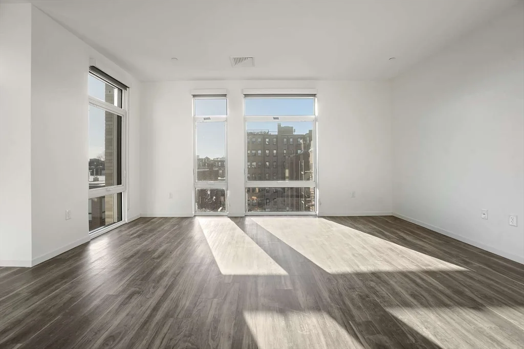 3 bed, 2 bath apartment for rent at 839 Beacon St Unit 506, Fenway — photo 1 of 17