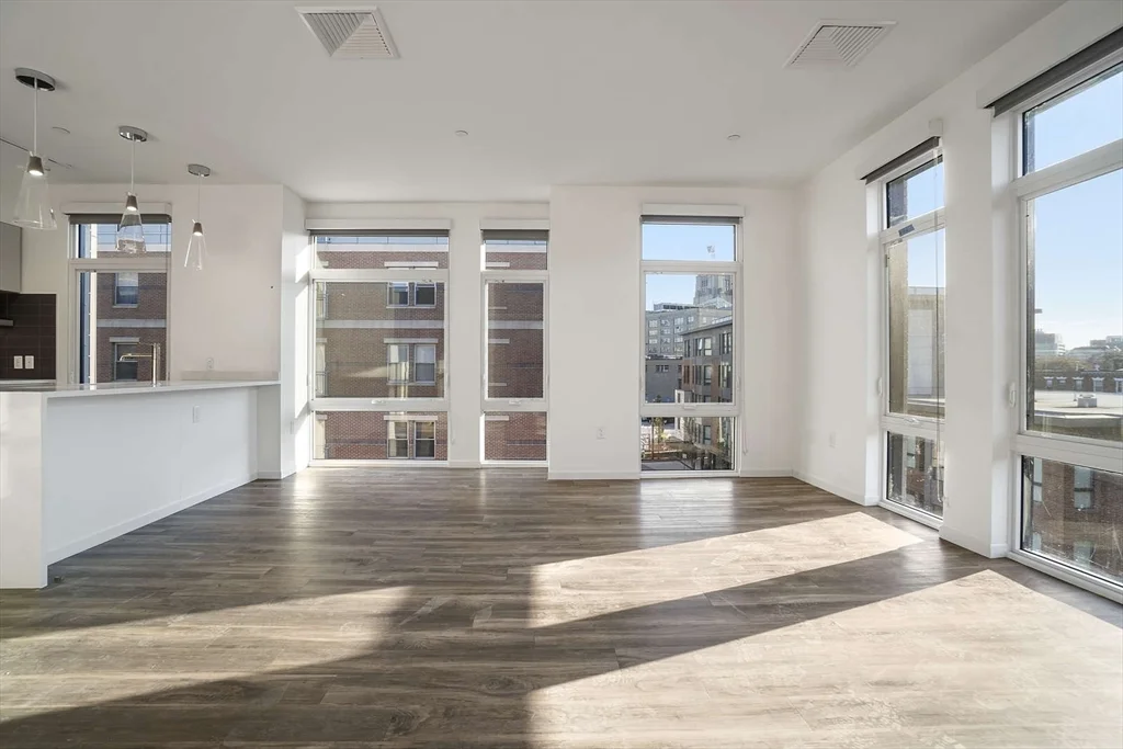 3 bed, 2 bath apartment for rent at 839 Beacon St Unit 506, Fenway — photo 2 of 17