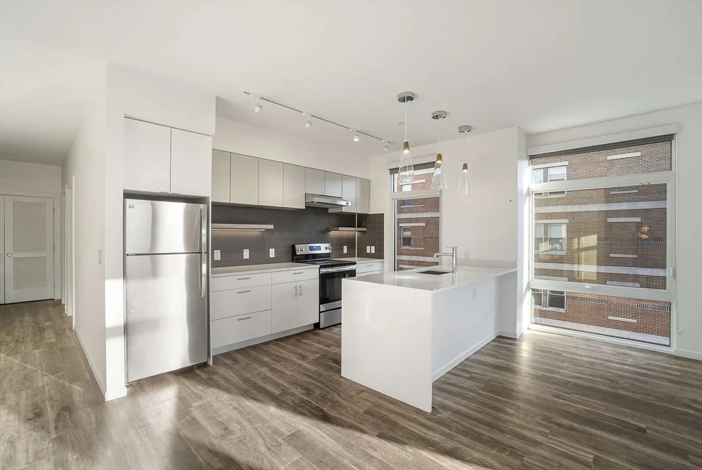 3 bed, 2 bath apartment for rent at 839 Beacon St Unit 506, Fenway — photo 6 of 17