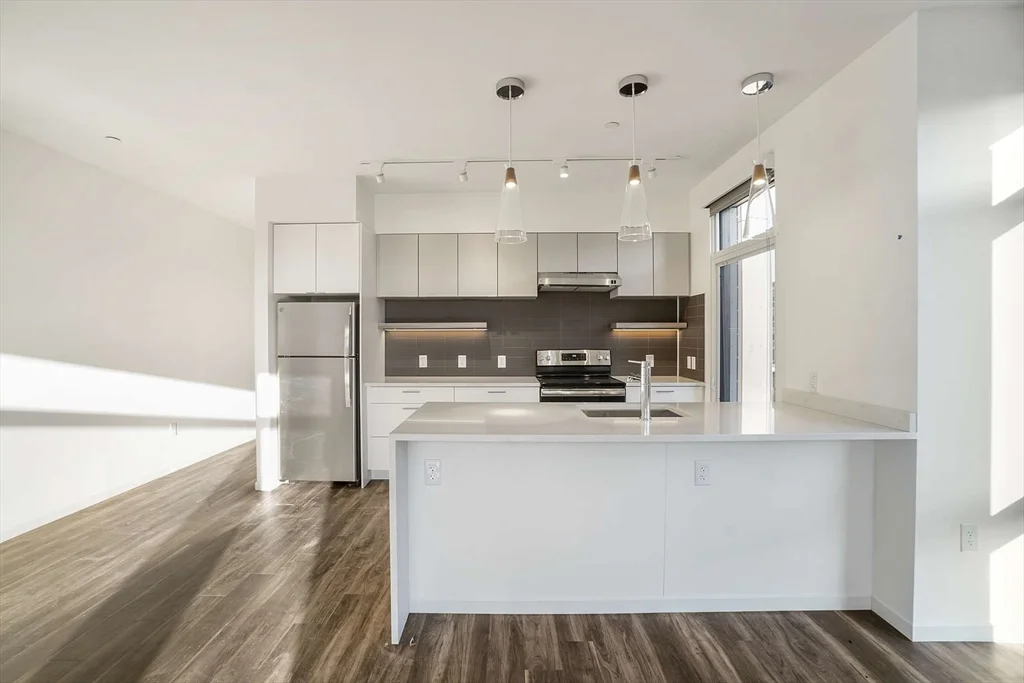 3 bed, 2 bath apartment for rent at 839 Beacon St Unit 506, Fenway — photo 7 of 17