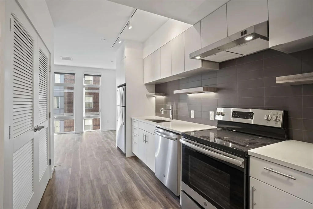 Studio bed, 1 bath apartment for rent at 839 Beacon St Unit 509, Fenway — photo 5 of 13