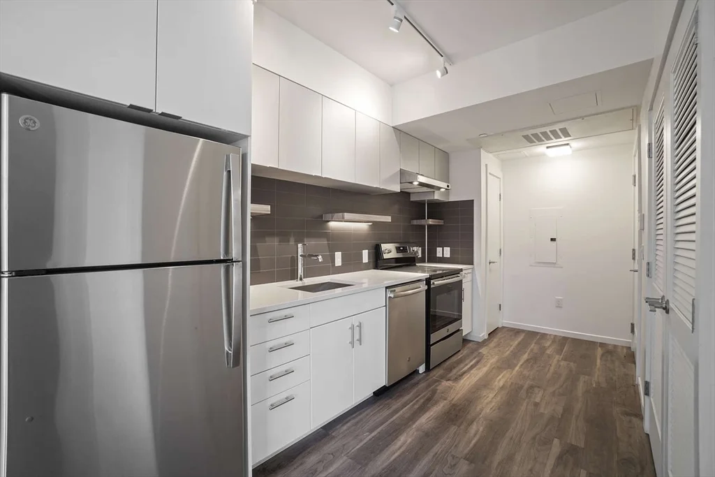 Studio bed, 1 bath apartment for rent at 839 Beacon St Unit 509, Fenway — photo 4 of 13