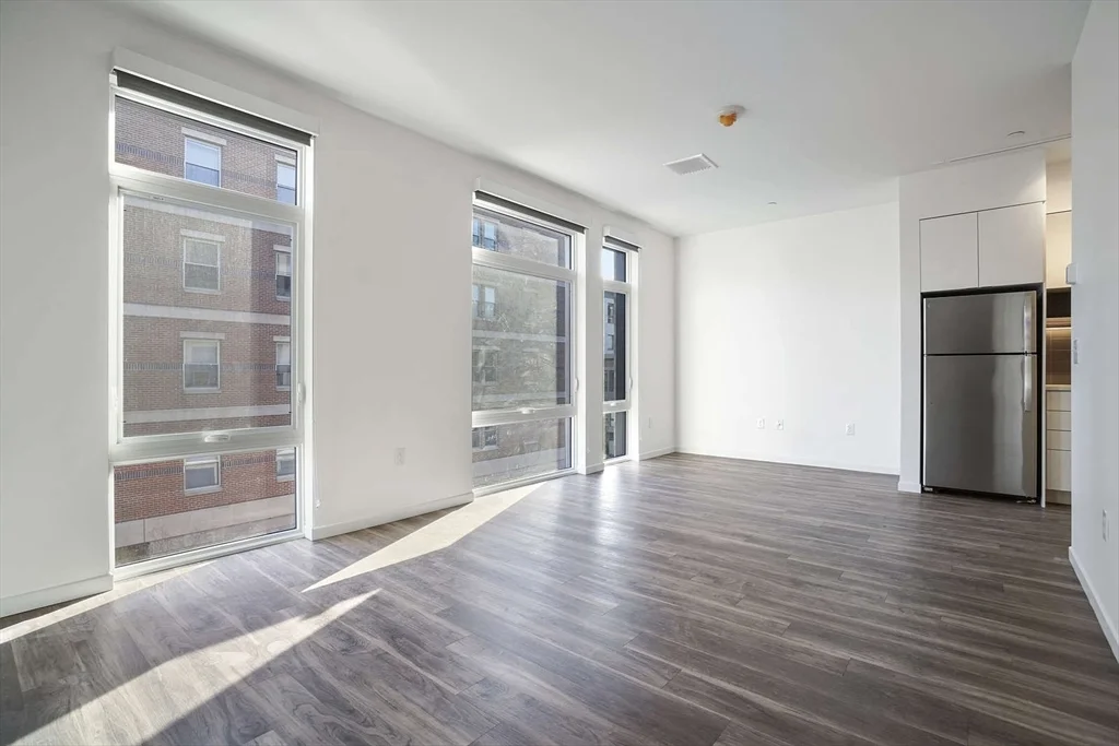 Studio bed, 1 bath apartment for rent at 839 Beacon St Unit 509, Fenway — photo 3 of 13