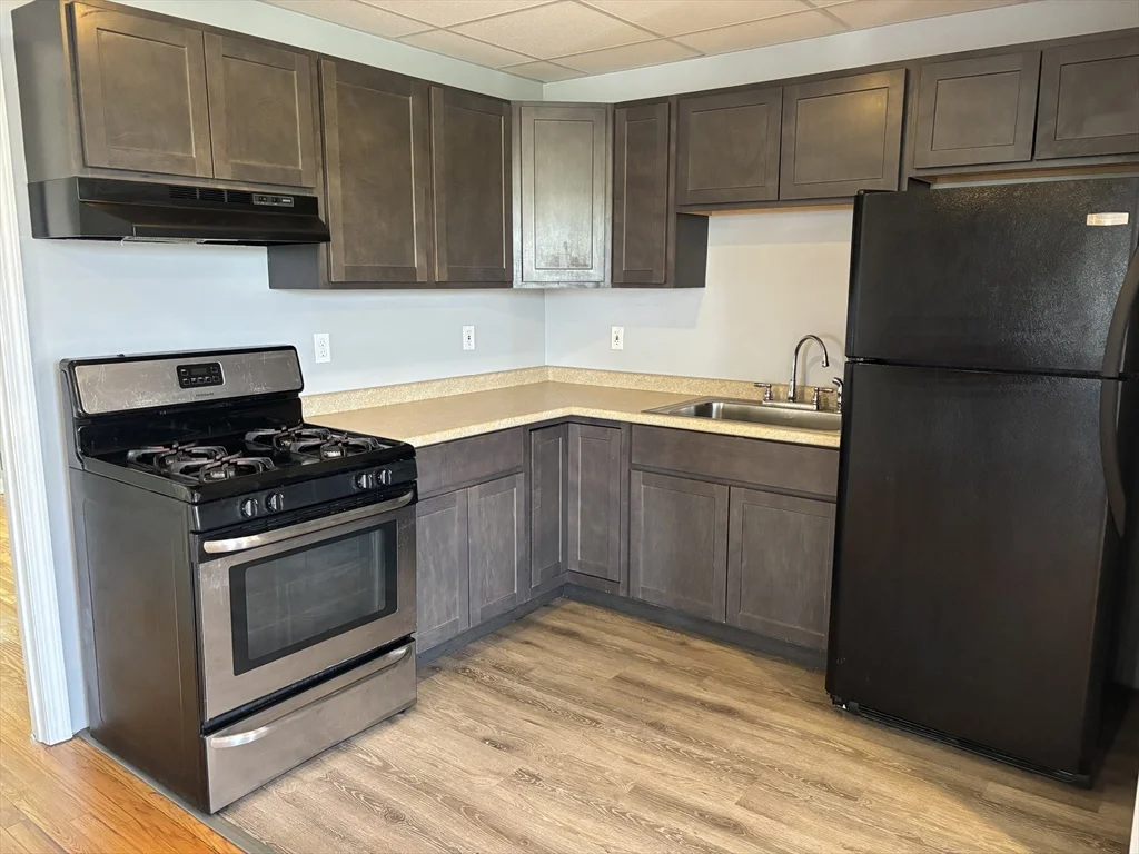 3 bed, 1 bath apartment for rent at 84 Boutwell St Unit 3F, Fall River — photo 1 of 10