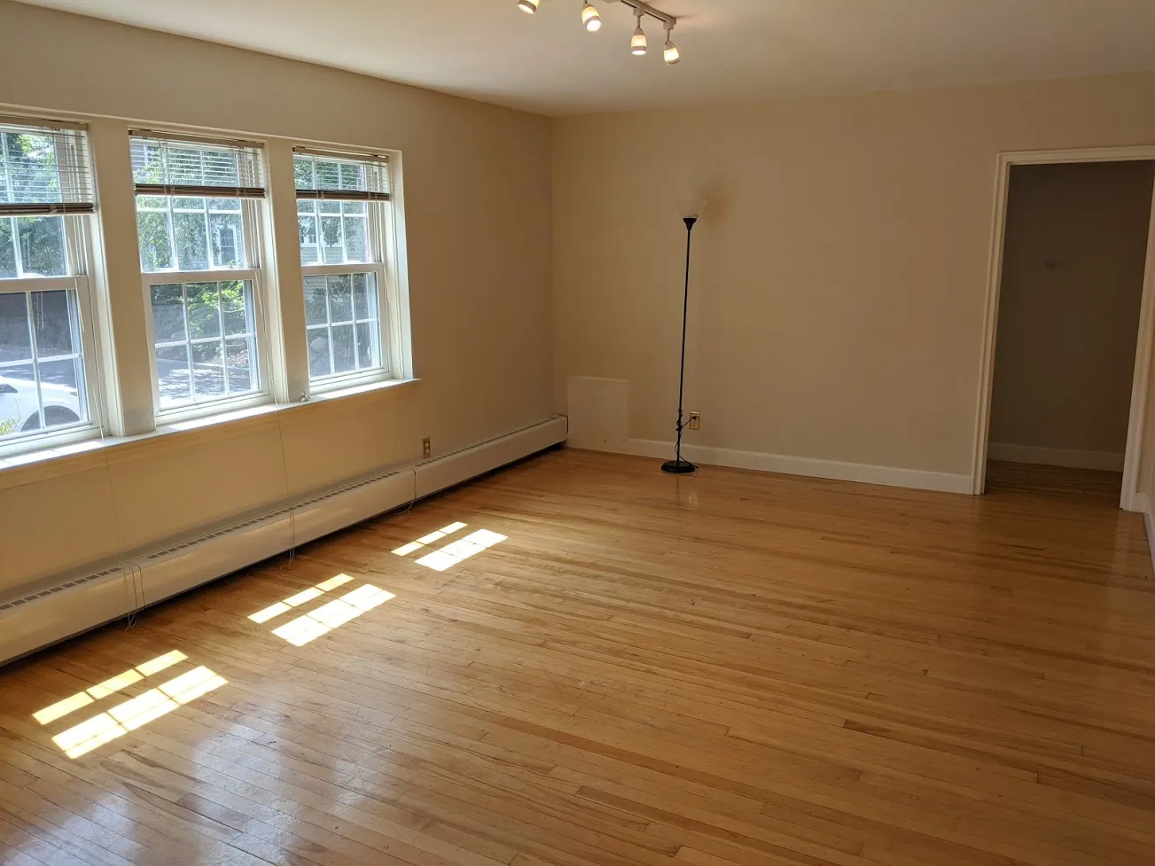 1.5 bed, 1 bath apartment for rent at 84 Boylston St Unit 2, Chestnut Hill — photo 8 of 28