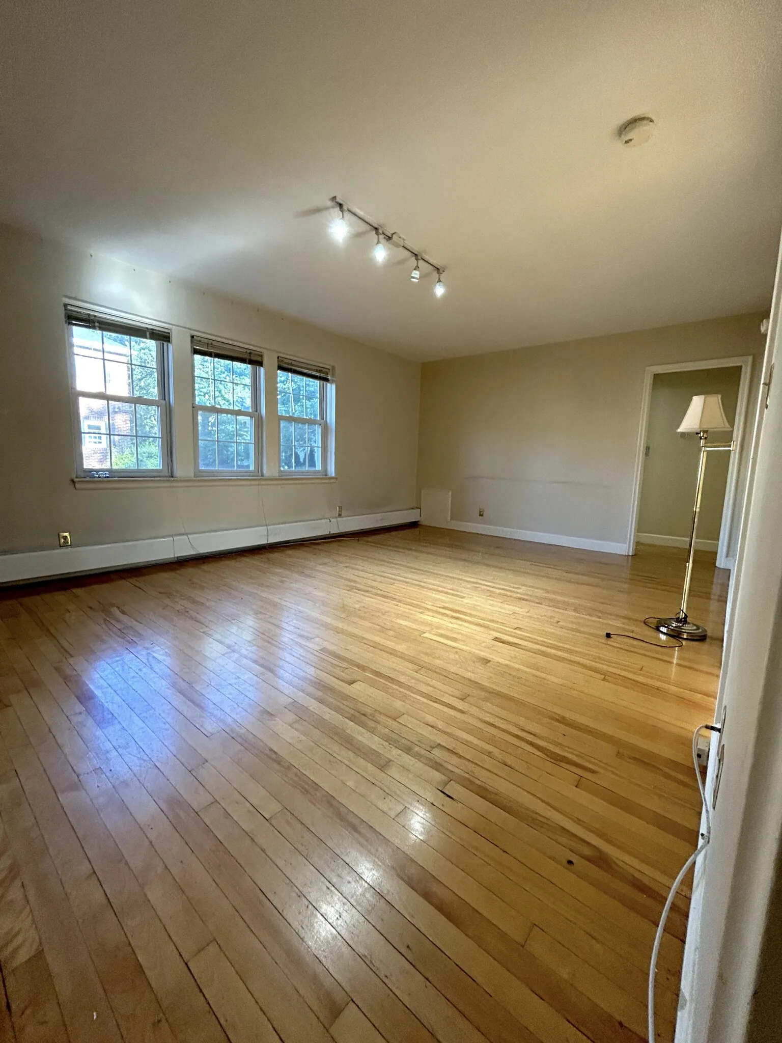 1.5 bed, 1 bath apartment for rent at 84 Boylston St Unit 2, Chestnut Hill — photo 4 of 28
