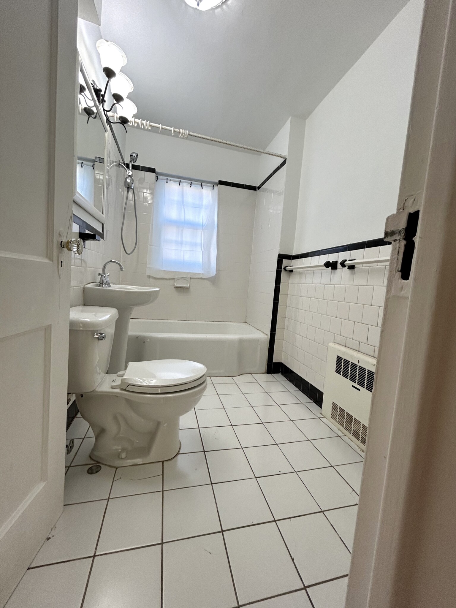 1.5 bed, 1 bath apartment for rent at 84 Boylston St Unit 3, Chestnut Hill — photo 18 of 28