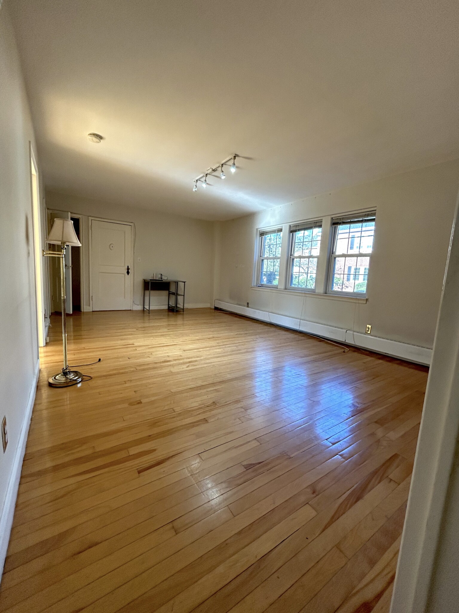 1.5 bed, 1 bath apartment for rent at 84 Boylston St Unit 3, Chestnut Hill — photo 5 of 28
