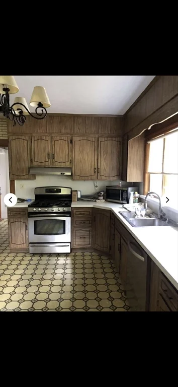 3 bed, 1 bath apartment for rent at 84 Brayton Rd Unit 2, Brighton — photo 3 of 6