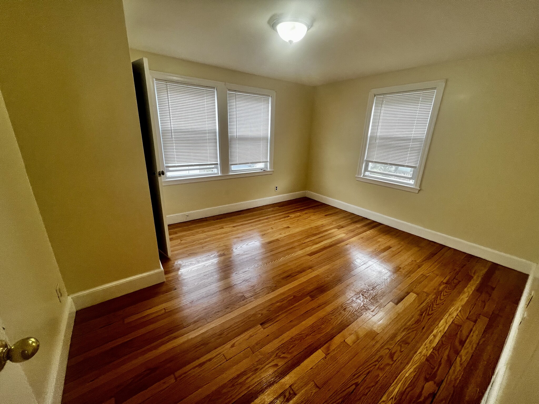 2 bed, 1 bath apartment for rent at 84 Chittick St Unit 2, Hyde Park — photo 5 of 6