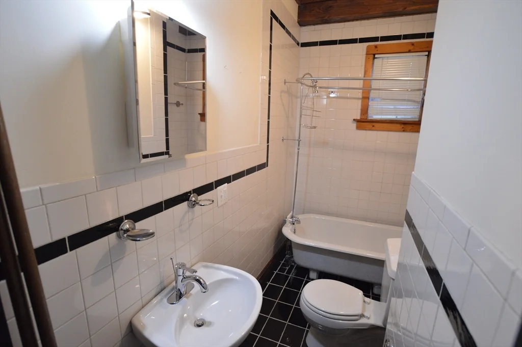 4 bed, 2 bath apartment for rent at 84 Crescent Ave Unit 84, Melrose — photo 9 of 24