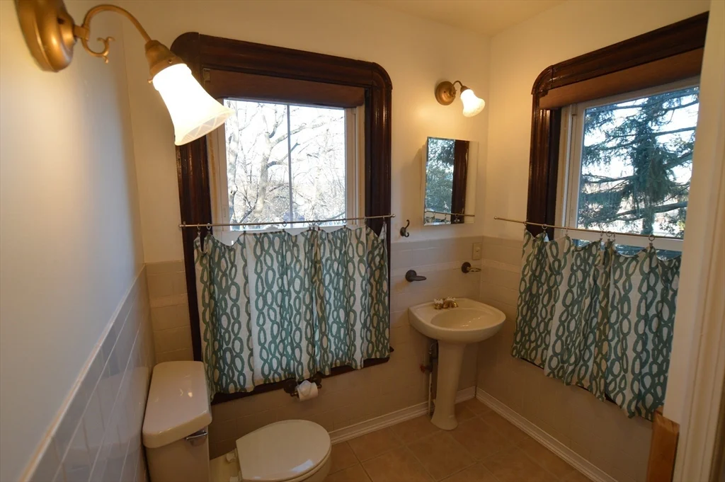 4 bed, 2 bath apartment for rent at 84 Crescent Ave Unit 84, Melrose — photo 13 of 24